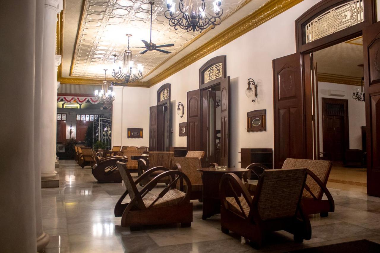 Daroessalam Syariah Heritage Hotel Pasuruan Exterior photo