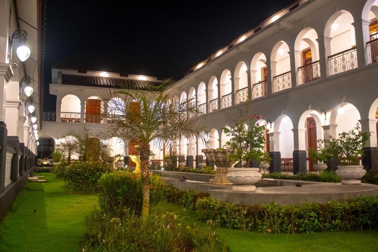 Daroessalam Syariah Heritage Hotel Pasuruan Exterior photo
