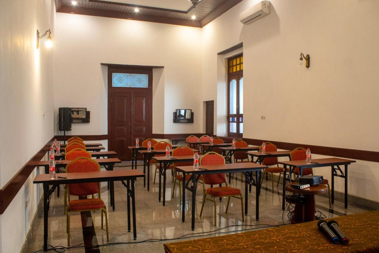 Daroessalam Syariah Heritage Hotel Pasuruan Exterior photo