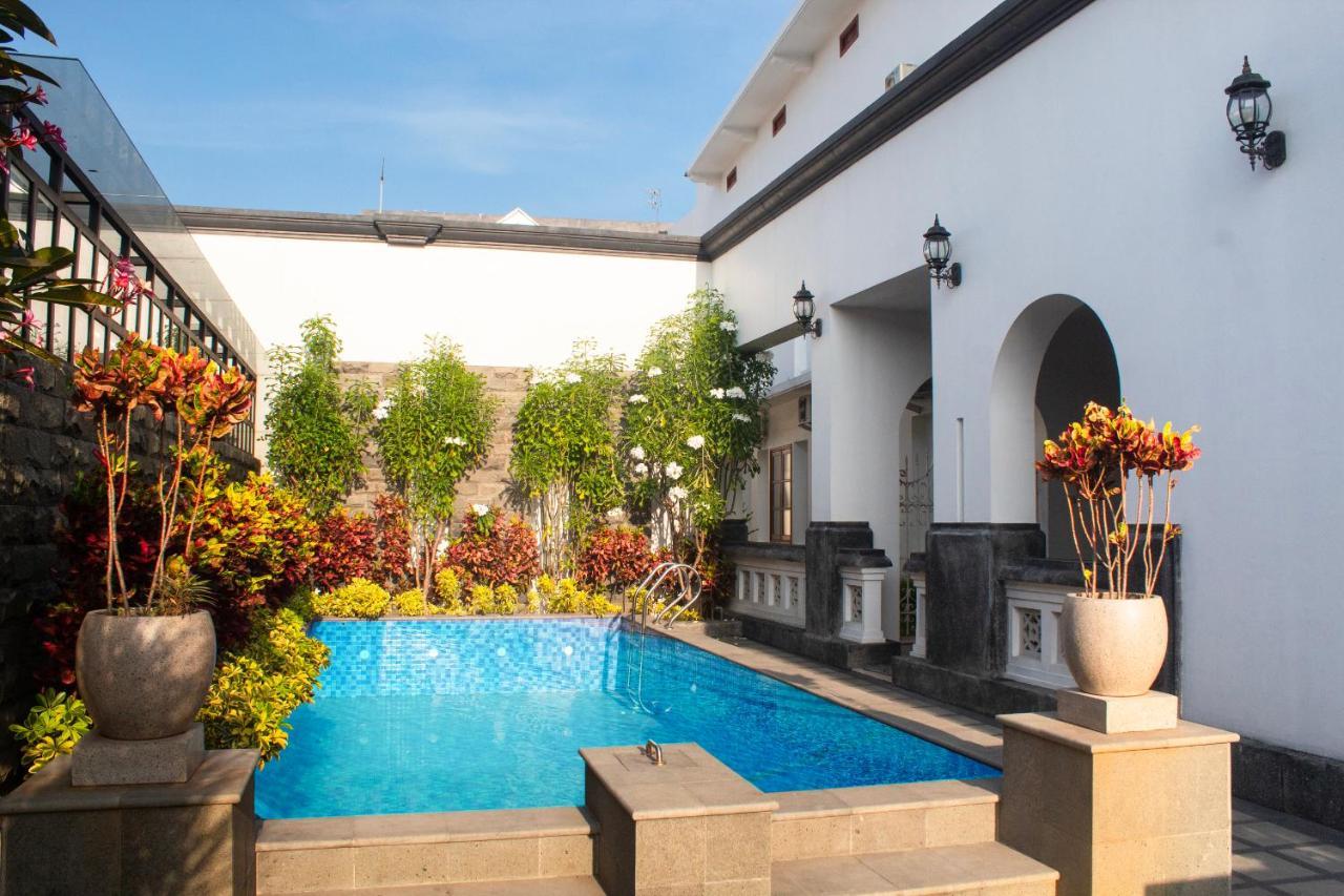 Daroessalam Syariah Heritage Hotel Pasuruan Exterior photo