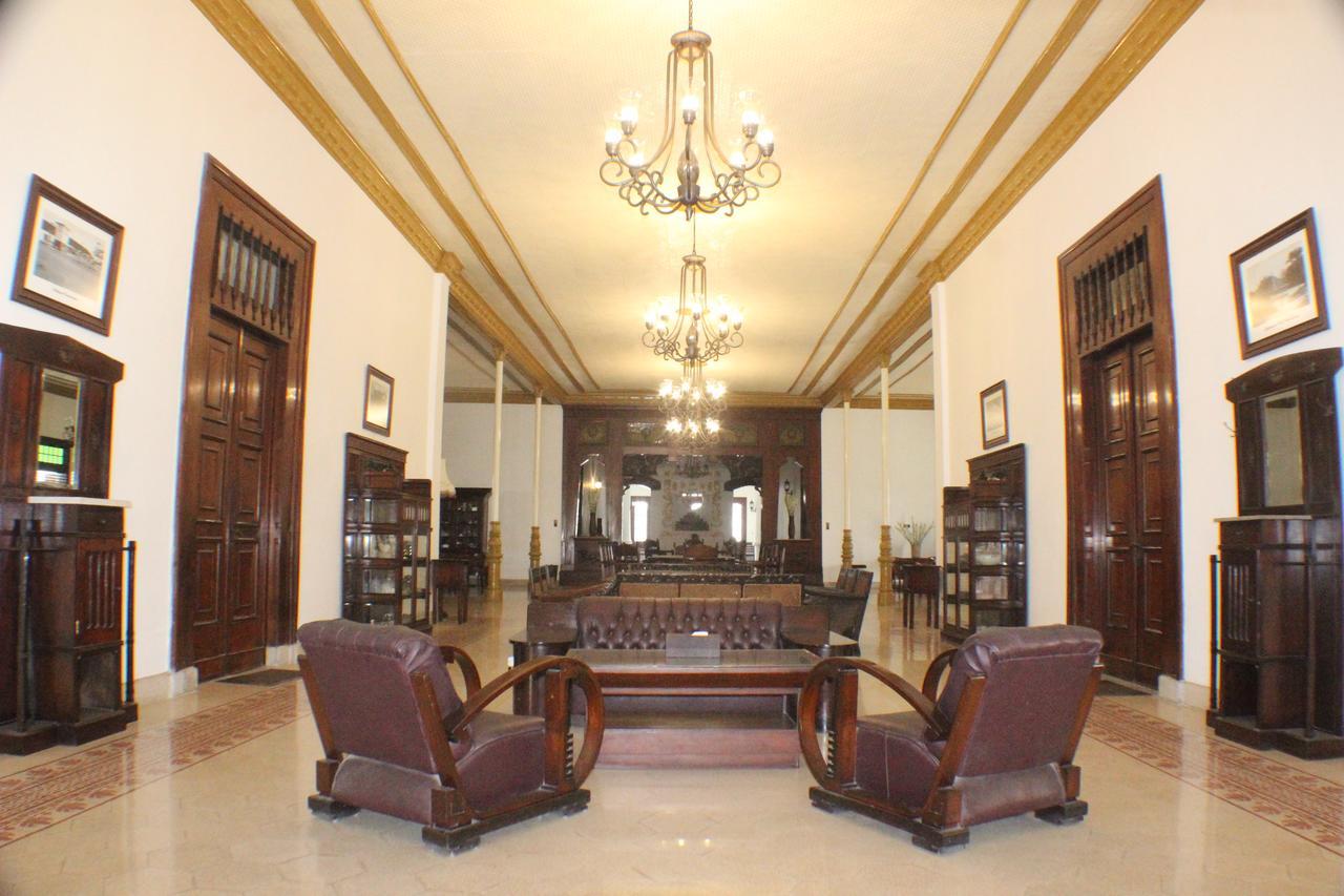 Daroessalam Syariah Heritage Hotel Pasuruan Exterior photo