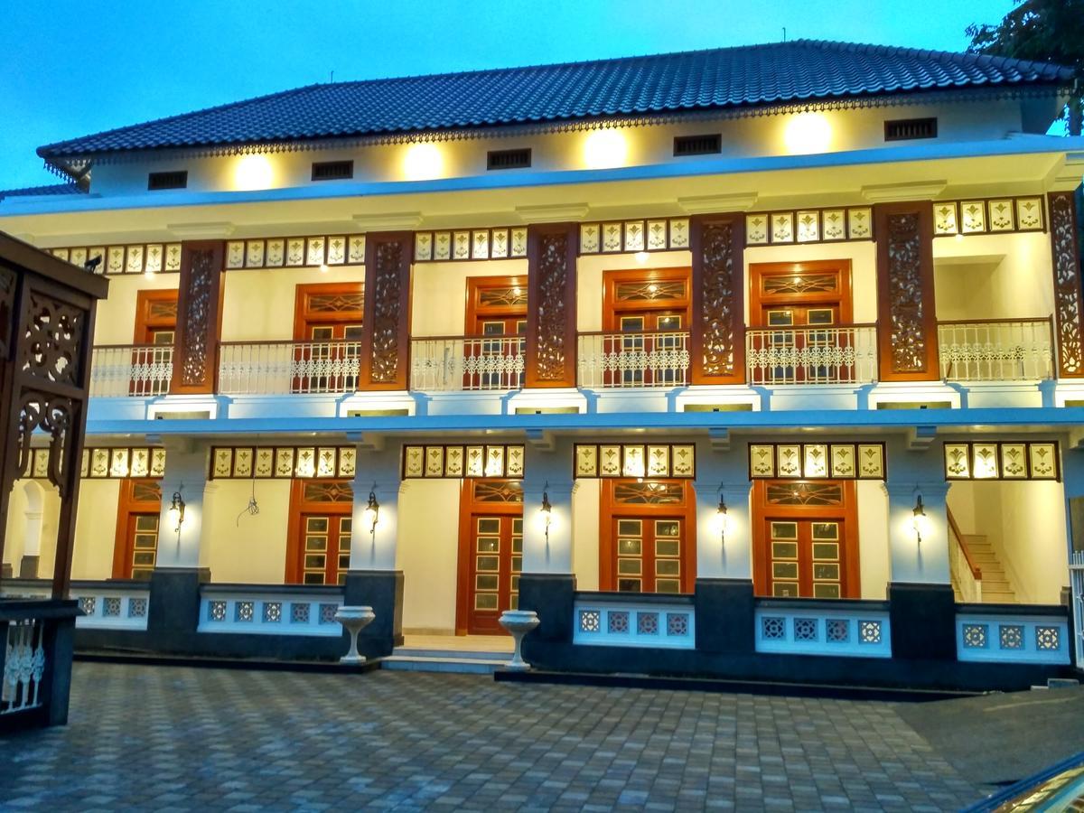 Daroessalam Syariah Heritage Hotel Pasuruan Exterior photo