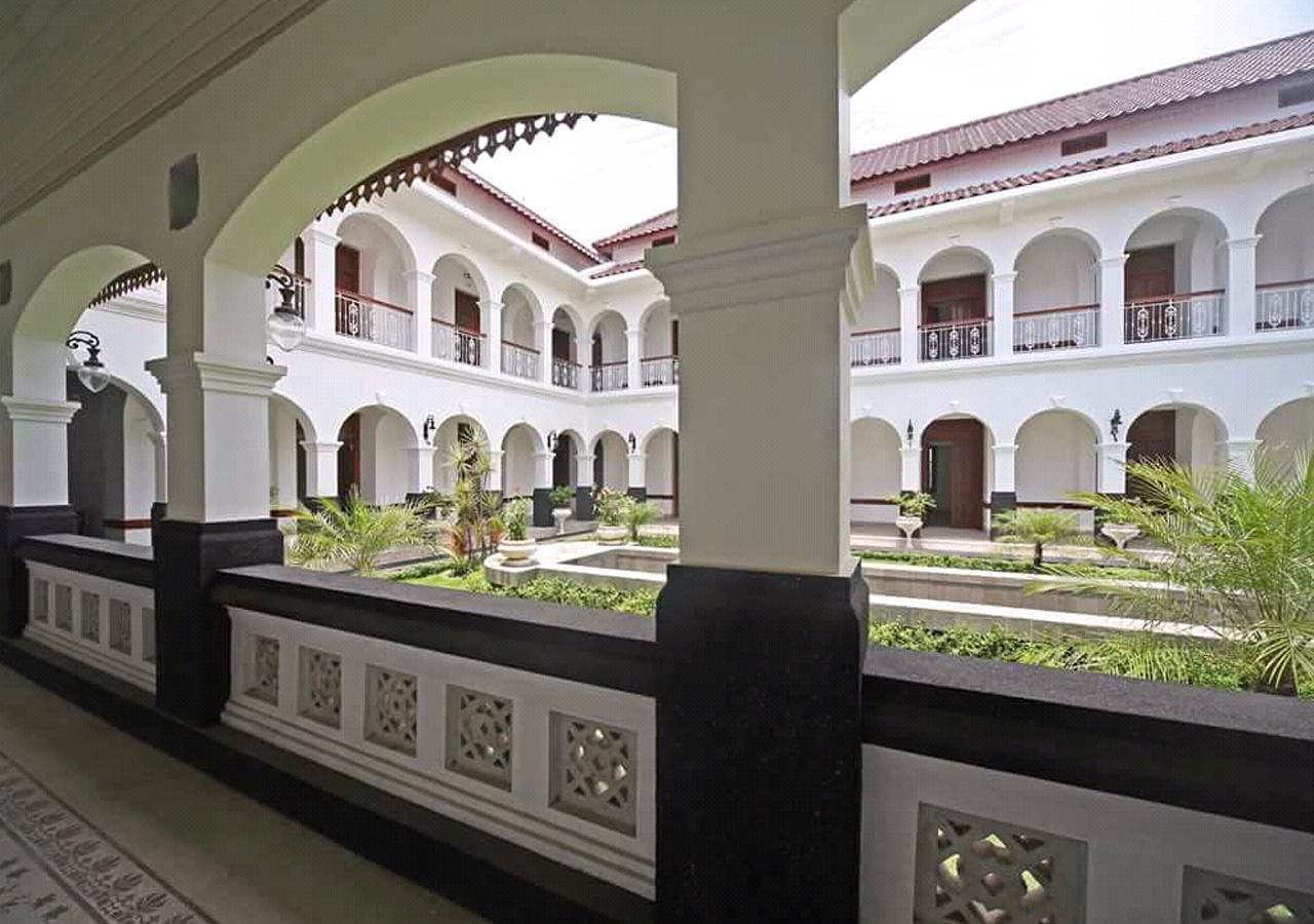 Daroessalam Syariah Heritage Hotel Pasuruan Exterior photo