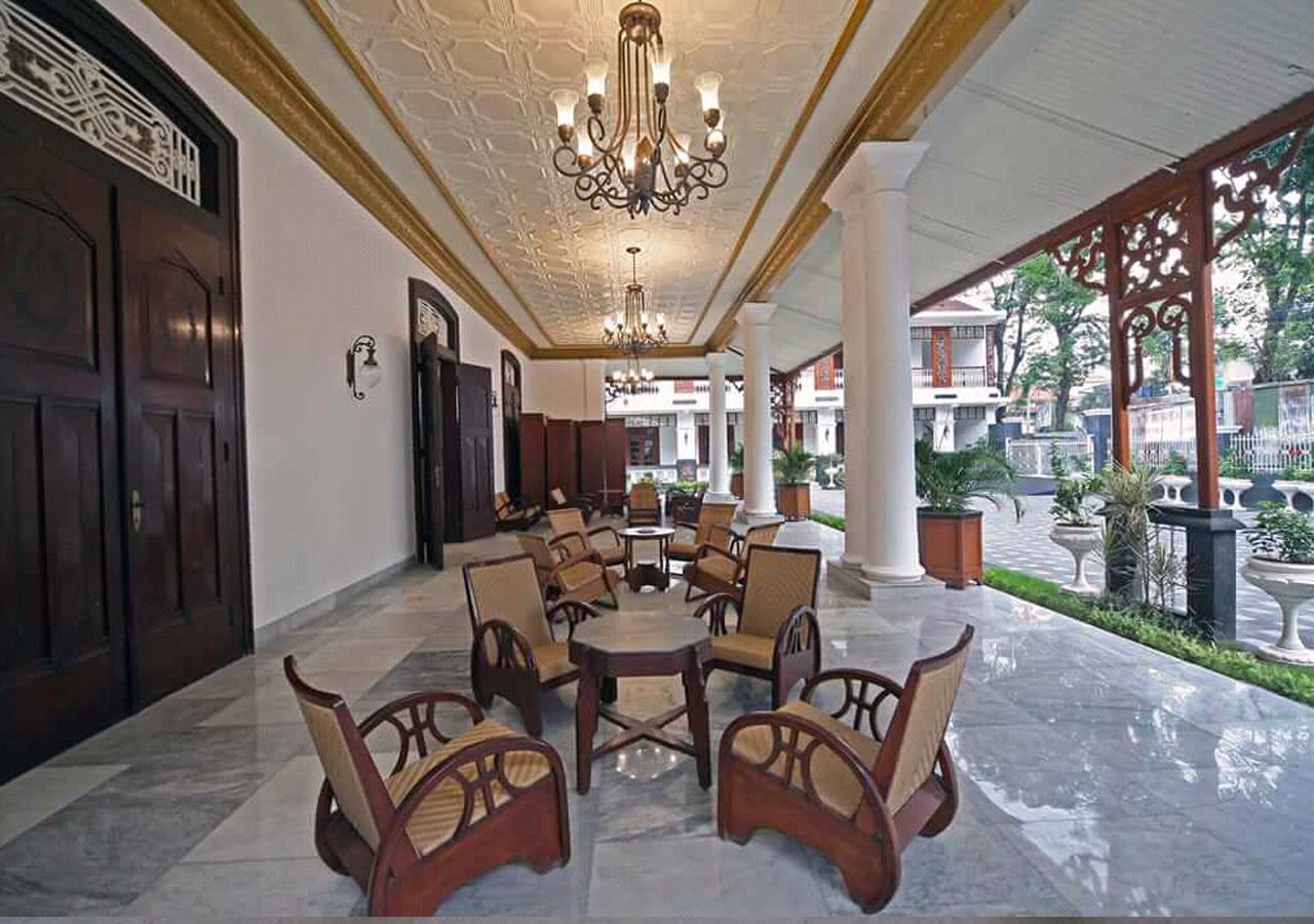Daroessalam Syariah Heritage Hotel Pasuruan Exterior photo