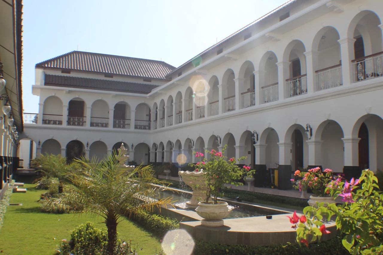 Daroessalam Syariah Heritage Hotel Pasuruan Exterior photo